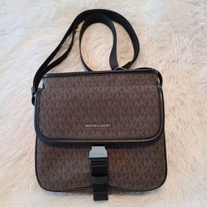 Michael Kors Adjustable crossbody bag.